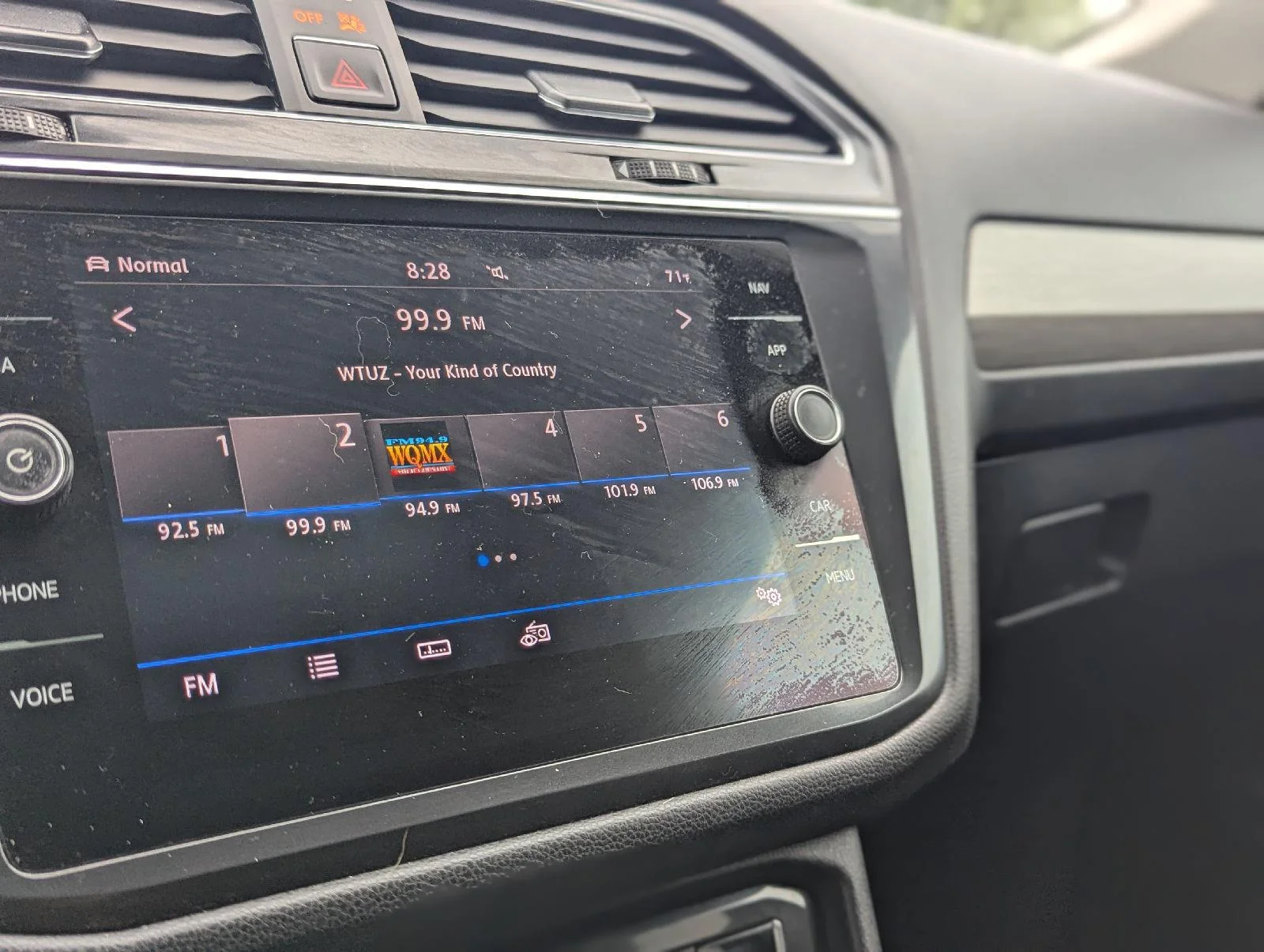 Used 2018 Platinum Gray Metallic Volkswagen SEL image 17