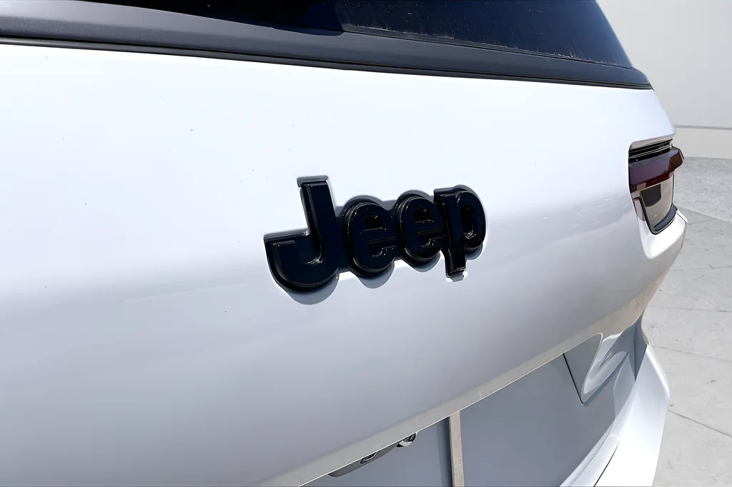 New 2026 Bright White Clearcoat Jeep Altitude image 15