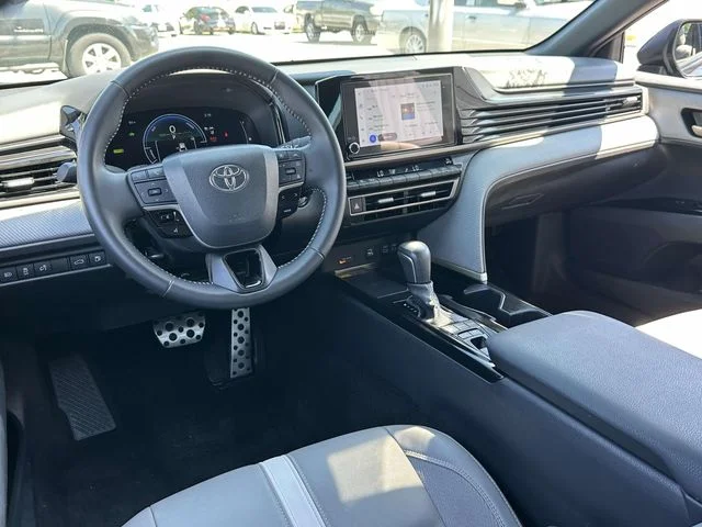 2025 Toyota Camry SE - Photo 16