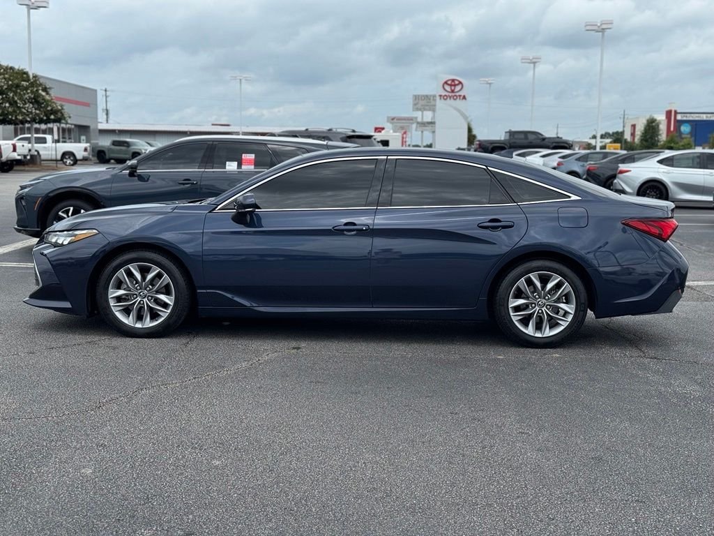 Used 2019 Beige Toyota XLE image 7