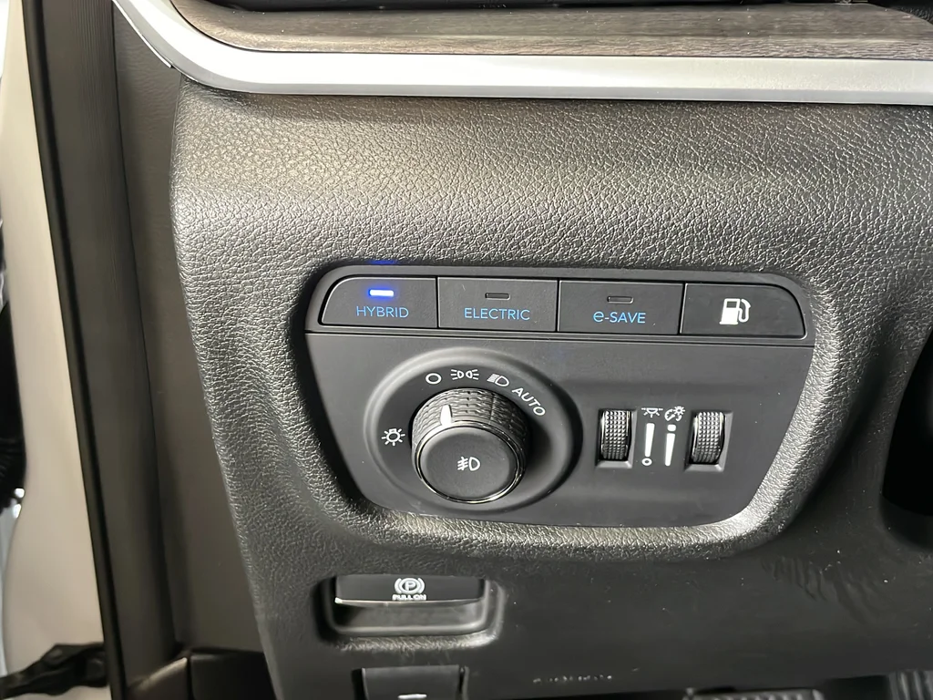 Used 2024 White Jeep 4xe image 28
