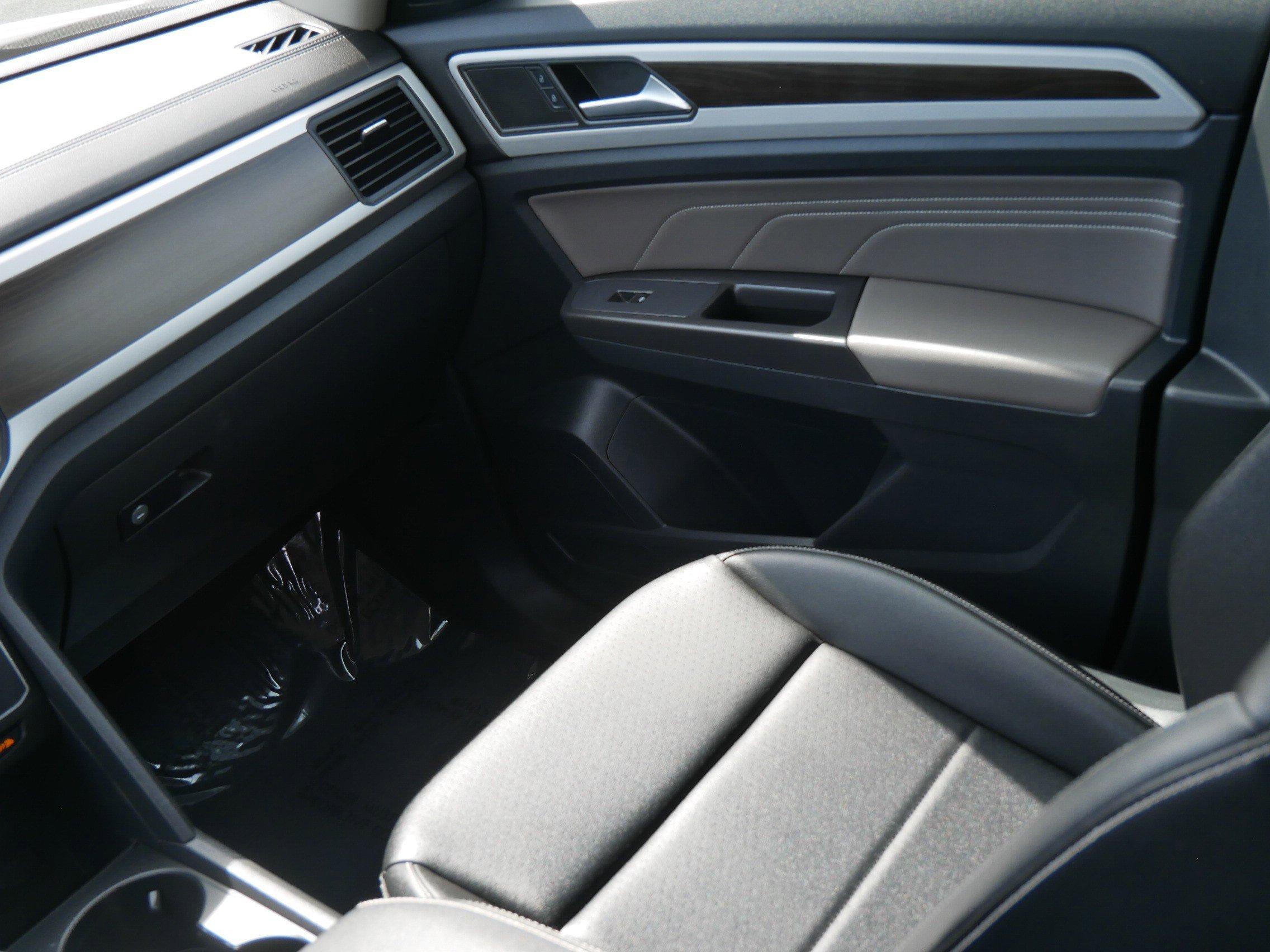 Used 2022 Gray Volkswagen 2.0T SE image 18