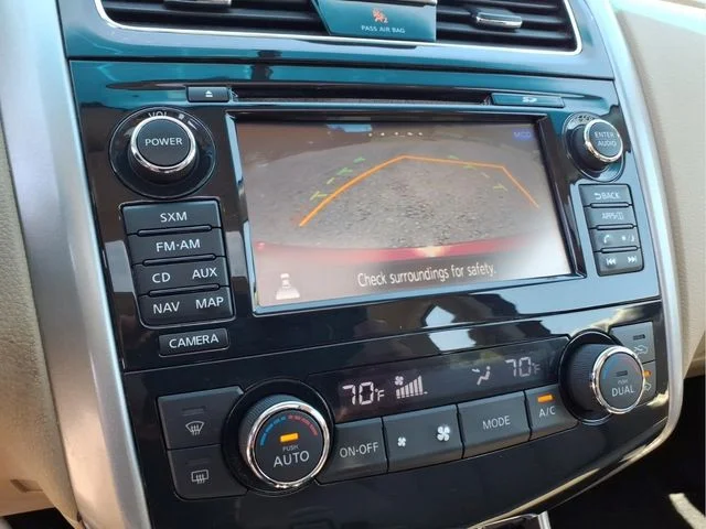 Used 2015 Red Nissan 3.5 SL image 23