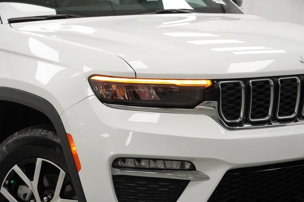 Certified Used 2025 White Jeep Limited image 5