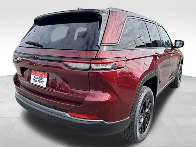New 2026 Velvet Red Pearl-Coat Exterior Paint Jeep Altitude image 5