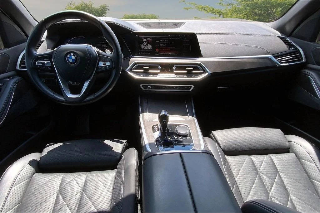 Used 2023 Gray BMW xDrive40i image 7
