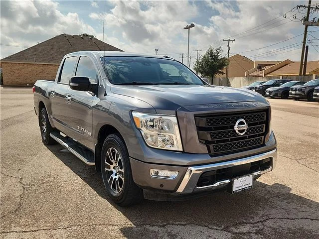 Used 2020 Gun Metallic Nissan SV (A9) 4x2 Crew Cab 5.5 ft. box 139.8 in. WB image 5