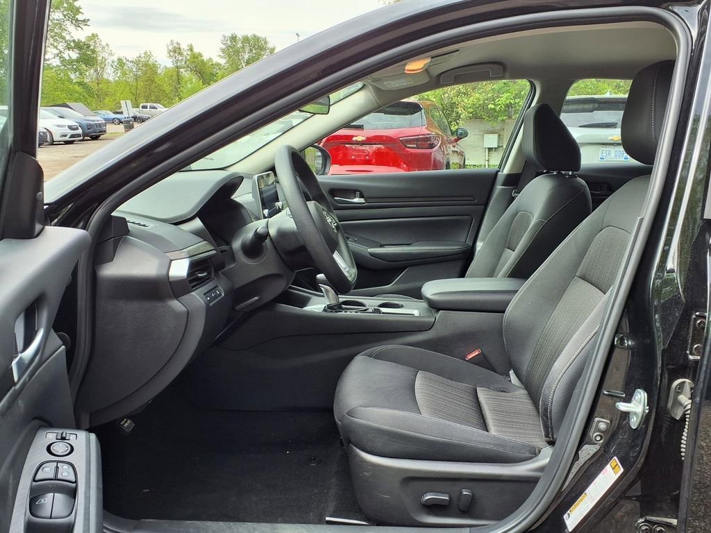 2025 Nissan Altima SV - Photo 17