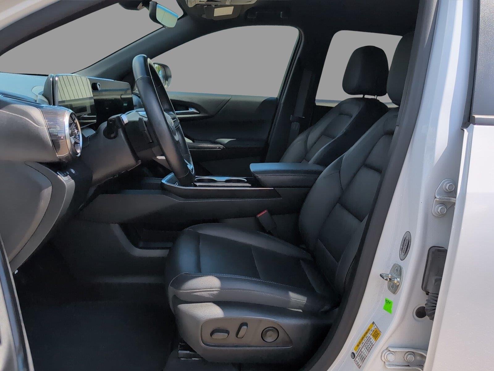 Used 2025 Summit White Chevrolet LT image 14