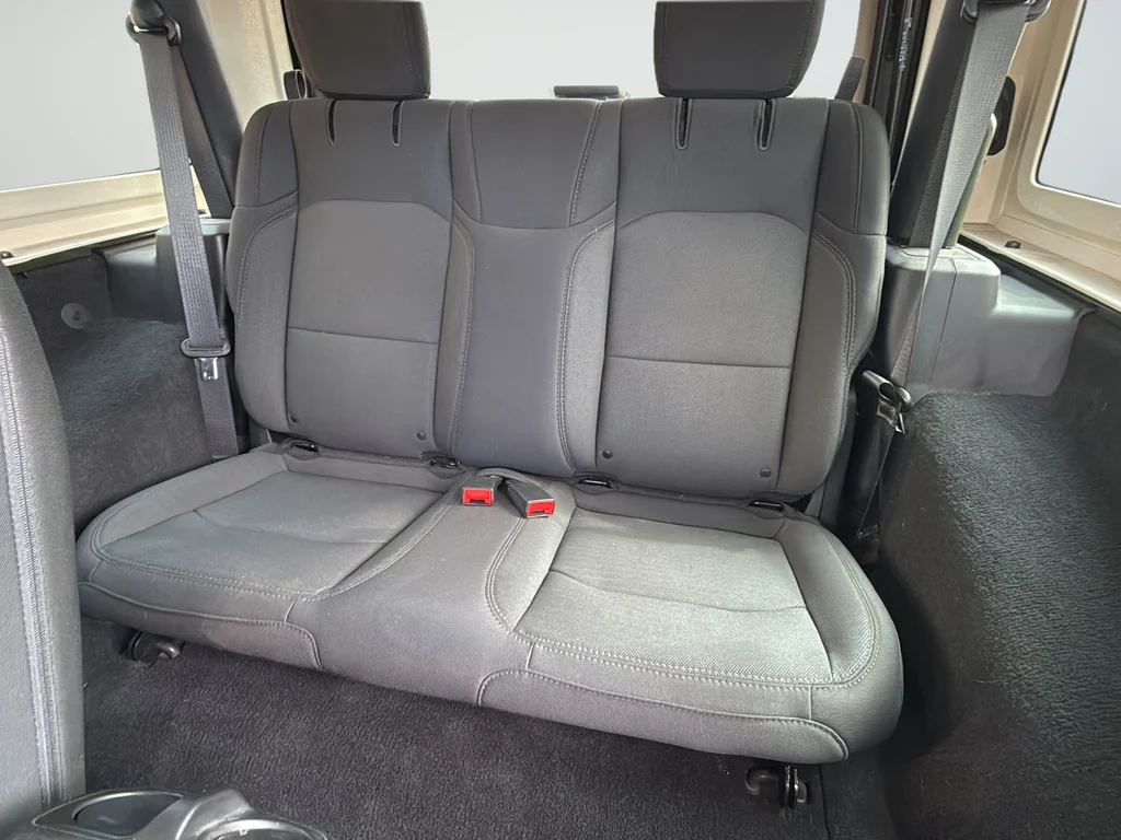 Used 2021 Green Jeep Sport S image 28