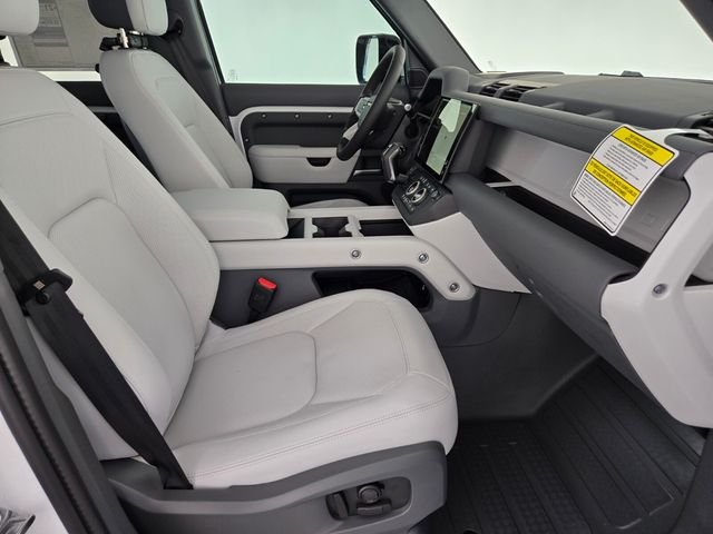 New 2026 Fuji White Land Rover X-Dynamic SE image 3