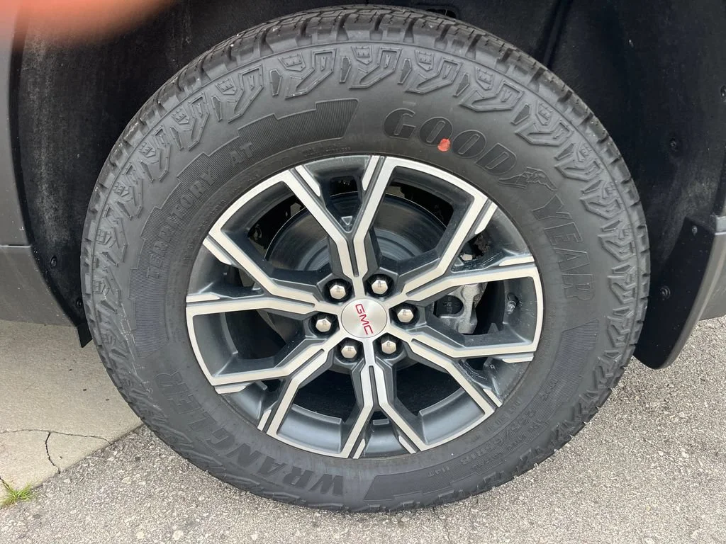 2026 GMC Acadia AT4 - Photo 18