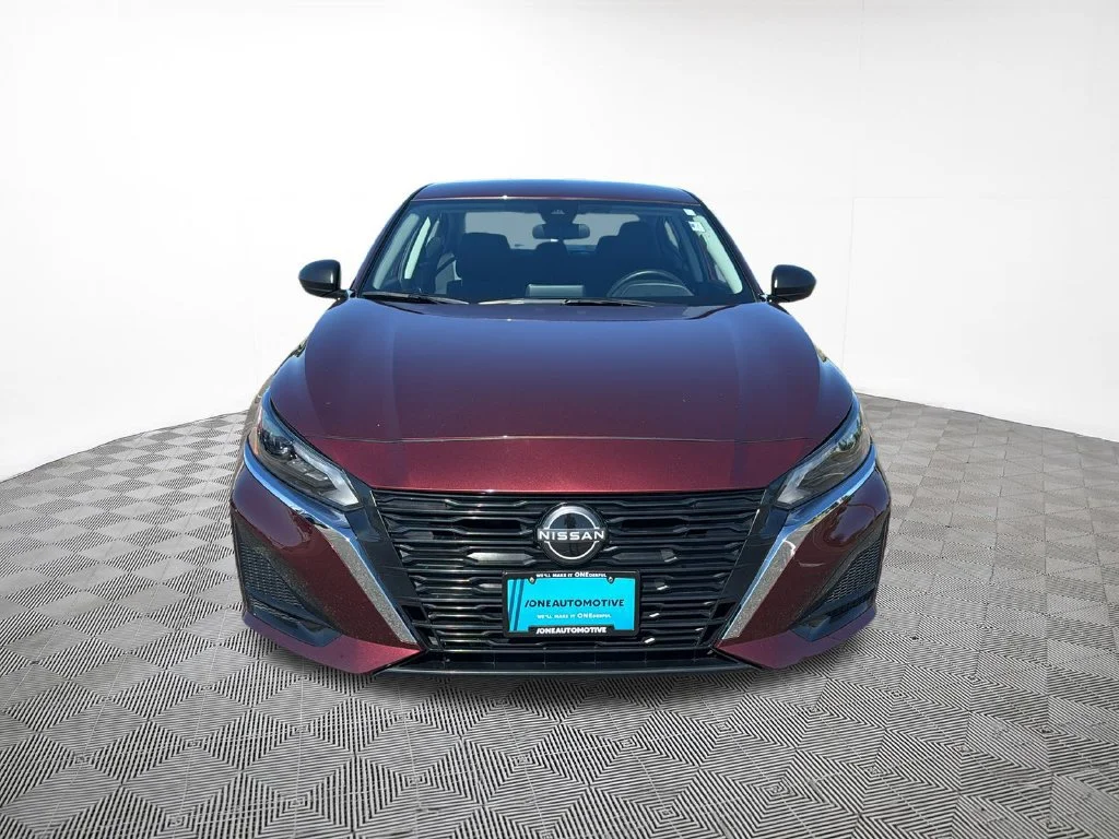 Used 2025 Red Nissan SV image 3