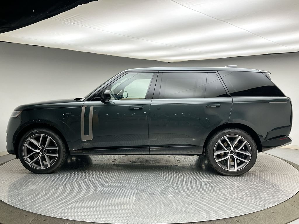 New 2026 Belgravia Green Metallic Land Rover SE image 2