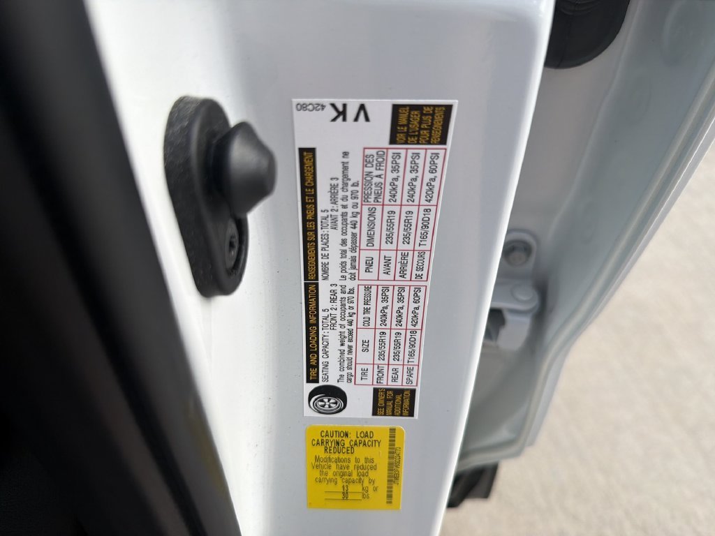 2025 Toyota RAV4 XSE - Photo 36