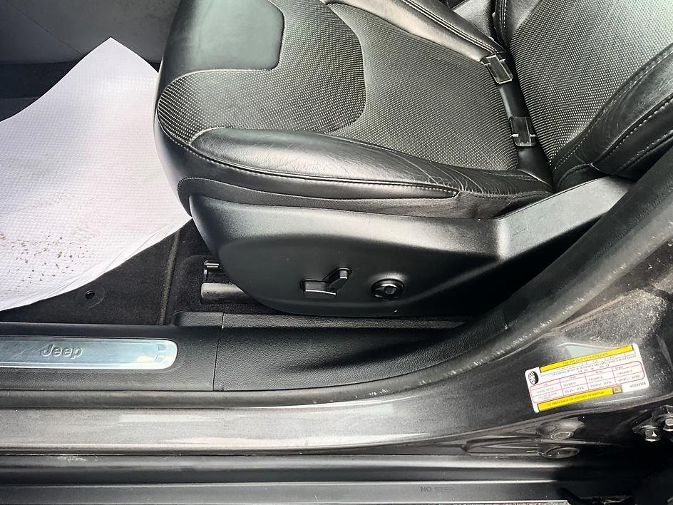 Used 2019 Gray Jeep Limited image 16