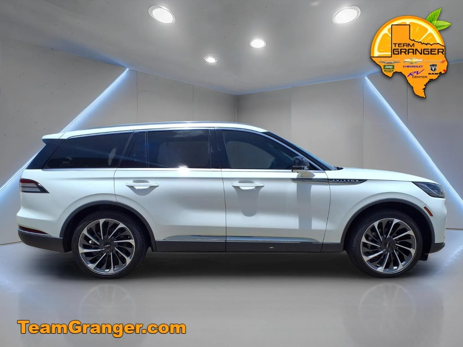 Used 2025 White Lincoln Reserve image 5