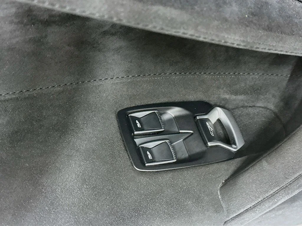 Used 2025  McLaren  image 19