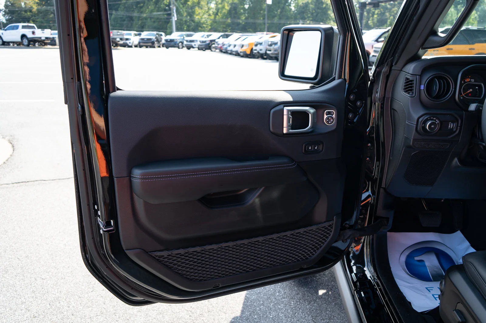 New 2027 Black Clear-Coat Paint Jeep  image 20
