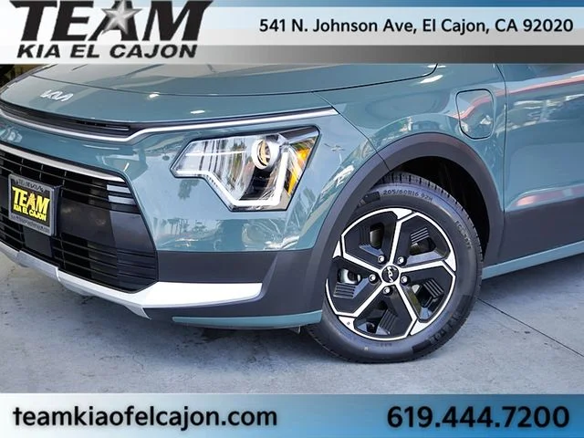 Certified Used 2023 Green Kia EX image 3