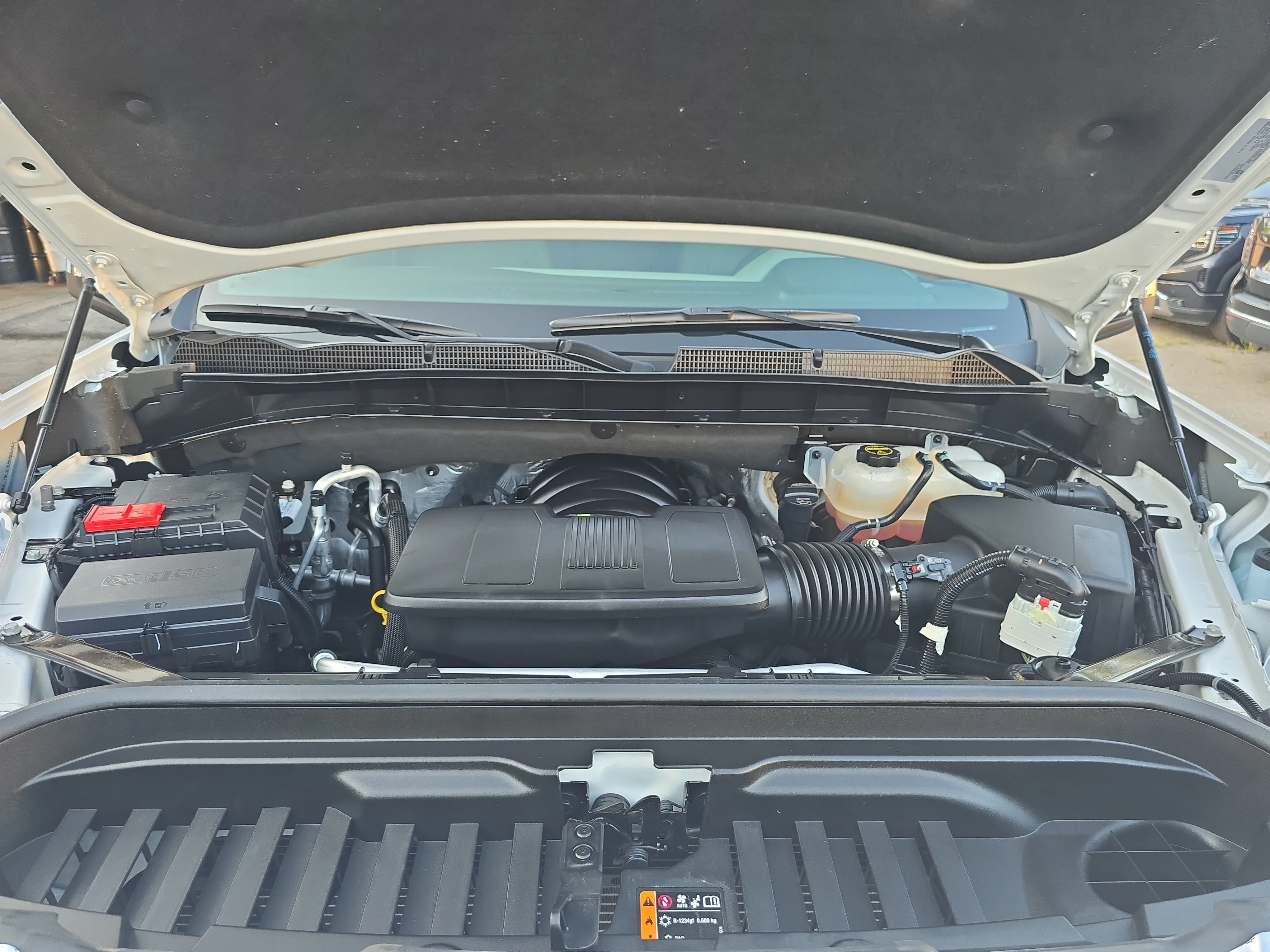 Used 2024 Summit White GMC SLT image 30
