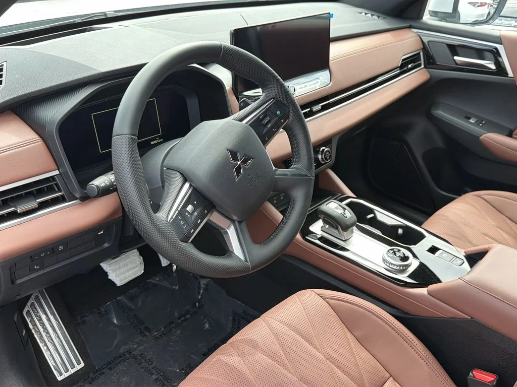 New 2026 White Diamond Mitsubishi SEL image 11