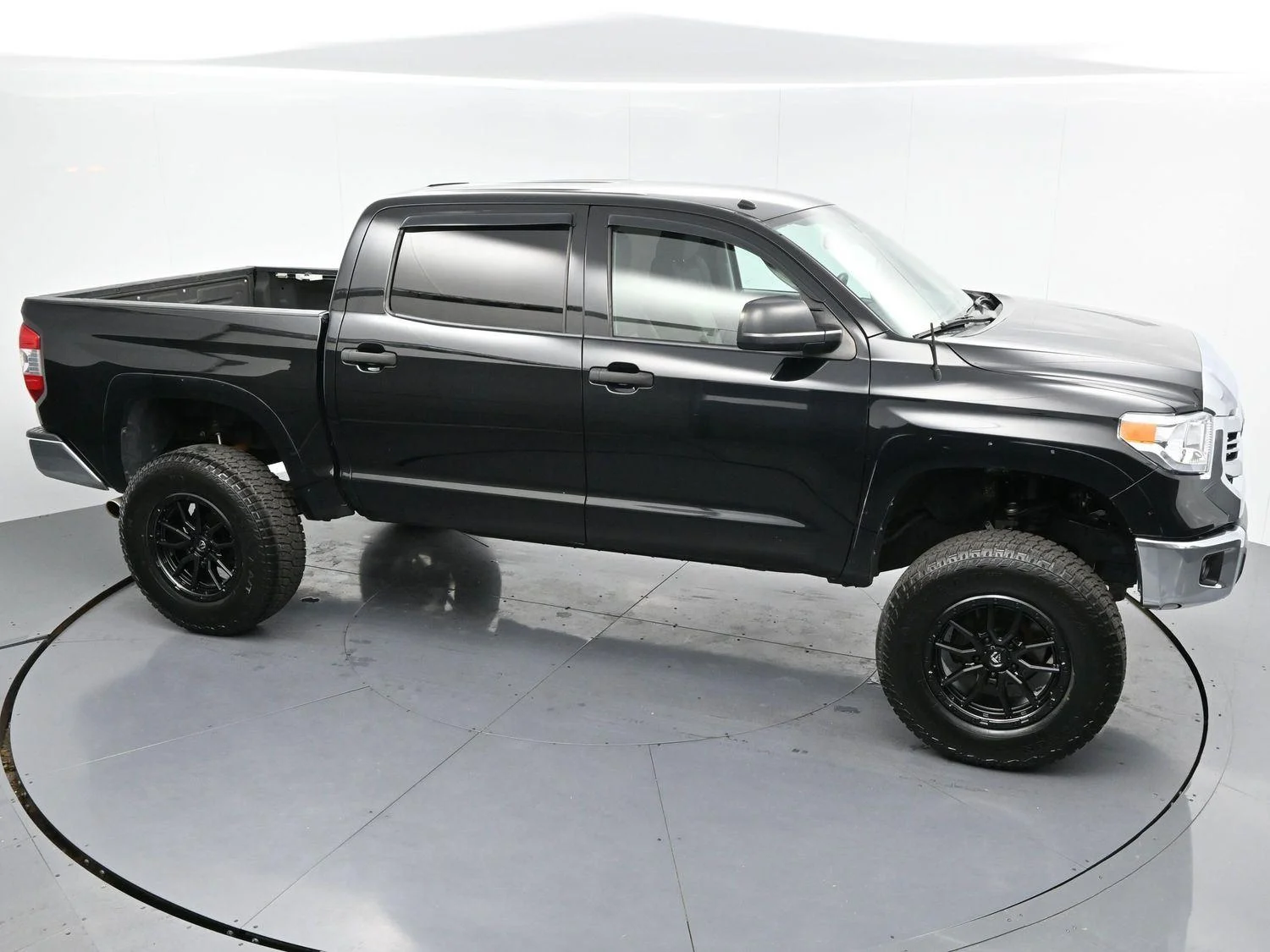 Used 2017 Black Toyota SR5 image 36