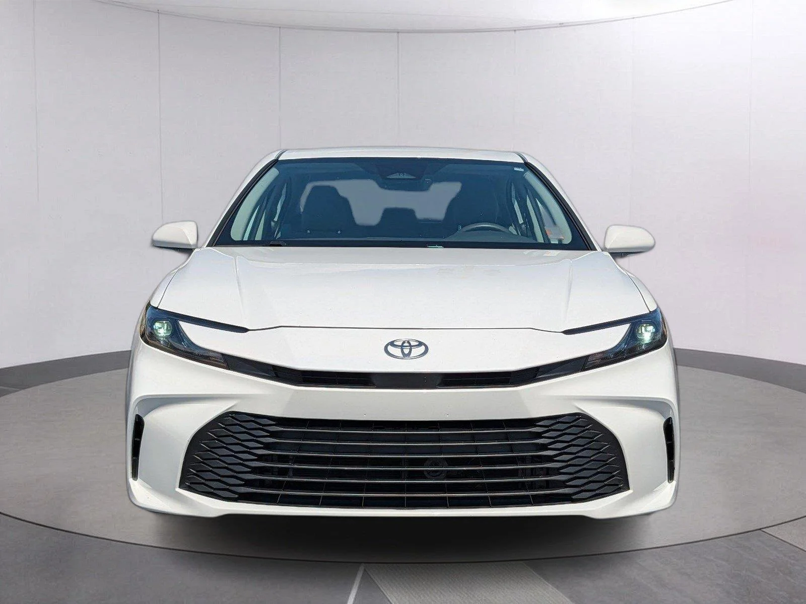 Used 2025 Ice Cap Toyota LE image 8