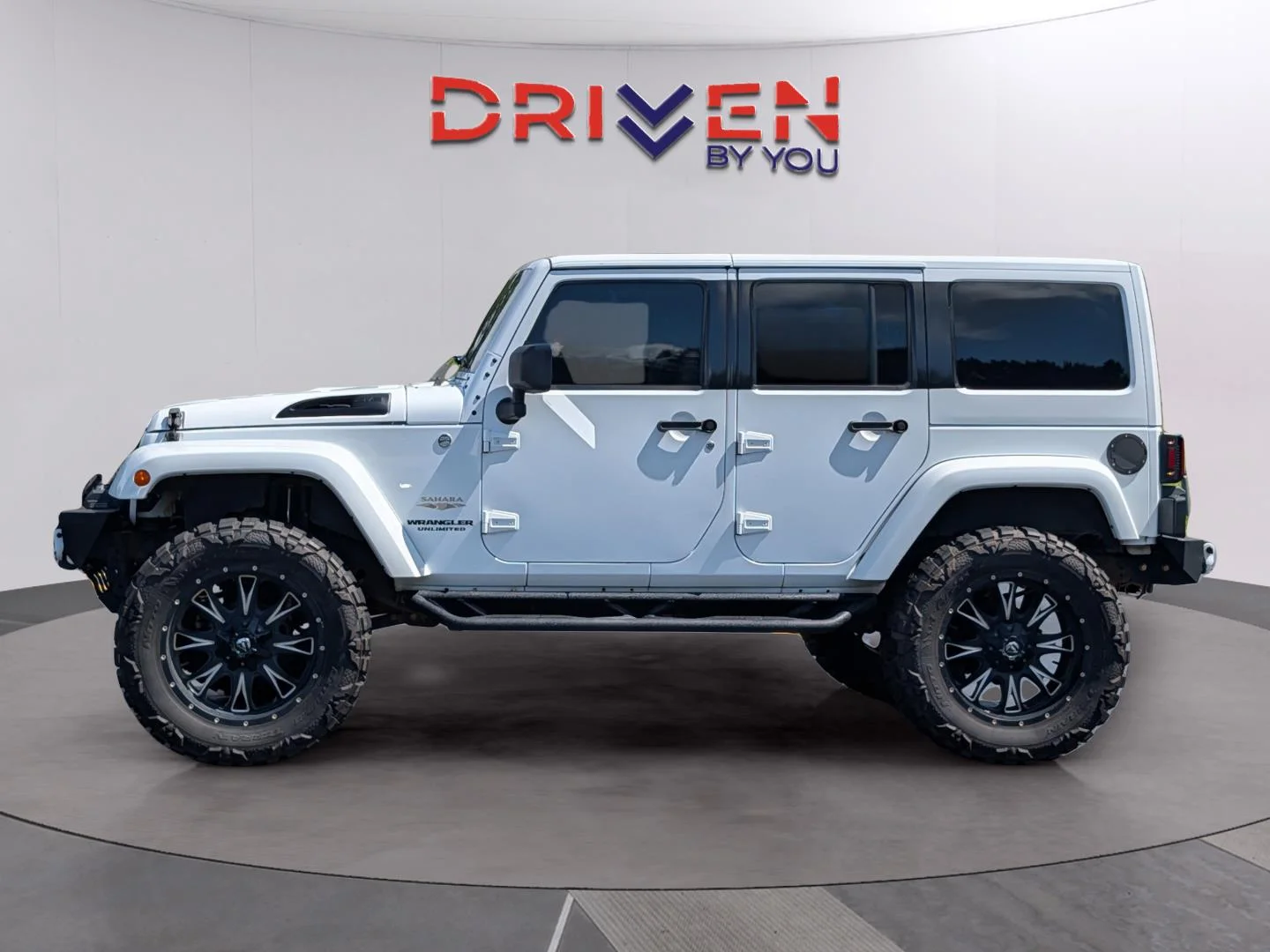 Used 2014 Bright White Clearcoat Jeep Sahara image 2