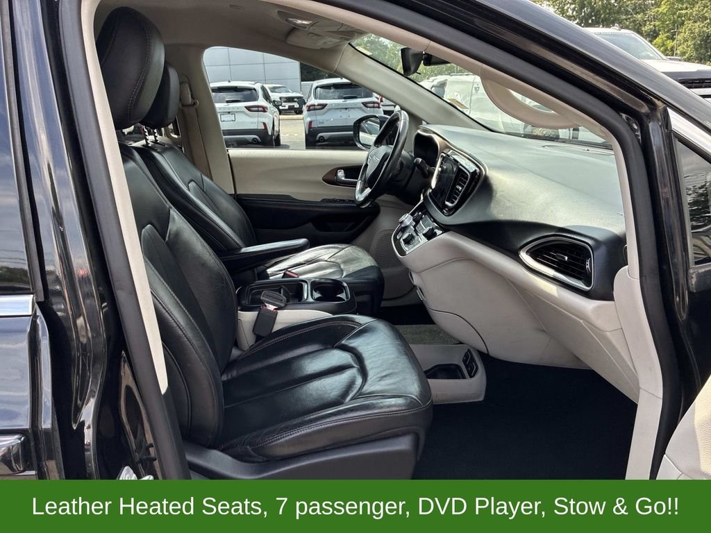 Used 2017 Black Chrysler Touring L image 9