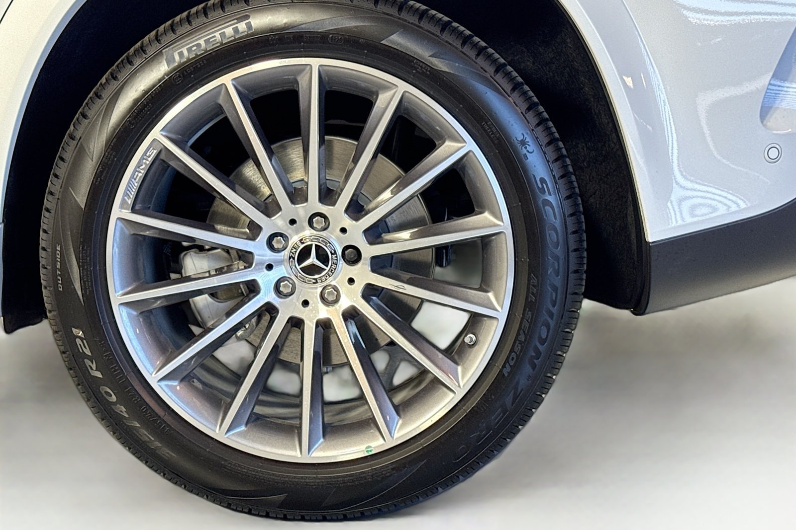 New 2026 MANUFAKTUR Moonlight White Metallic Mercedes-Benz GLE 450 image 29
