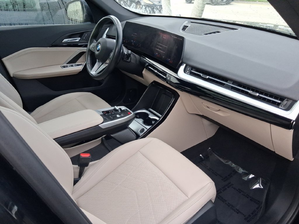 Used 2023 Black BMW xDrive28i image 27
