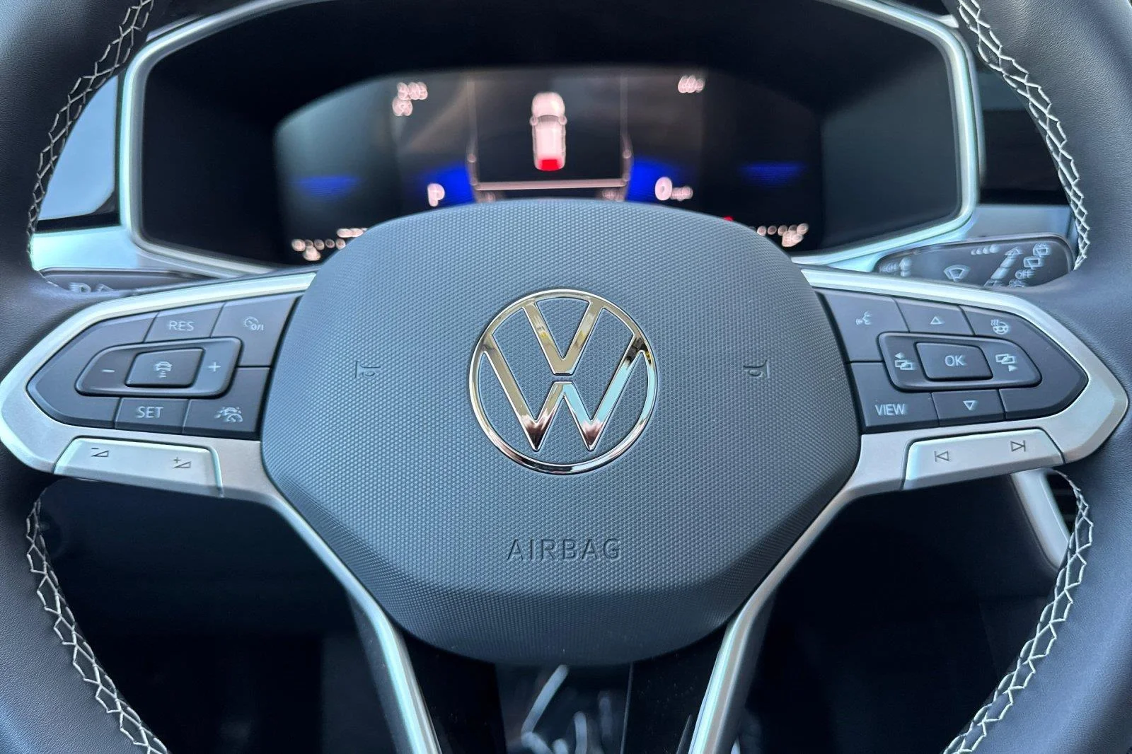 New 2026 Pure White Volkswagen SE image 23