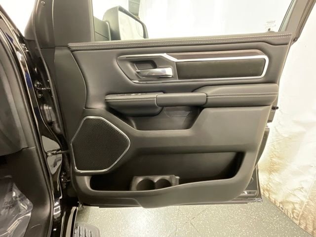 New 2026 Diamond Black Crystal Pearl-Coat Exterior Paint RAM Laramie image 23