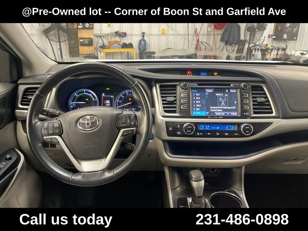 Used 2017 White Toyota XLE image 18