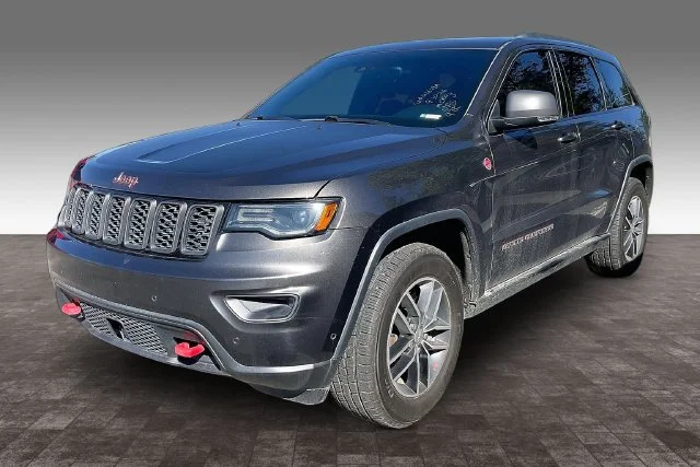 Used 2017 Gray Jeep Trailhawk image 1
