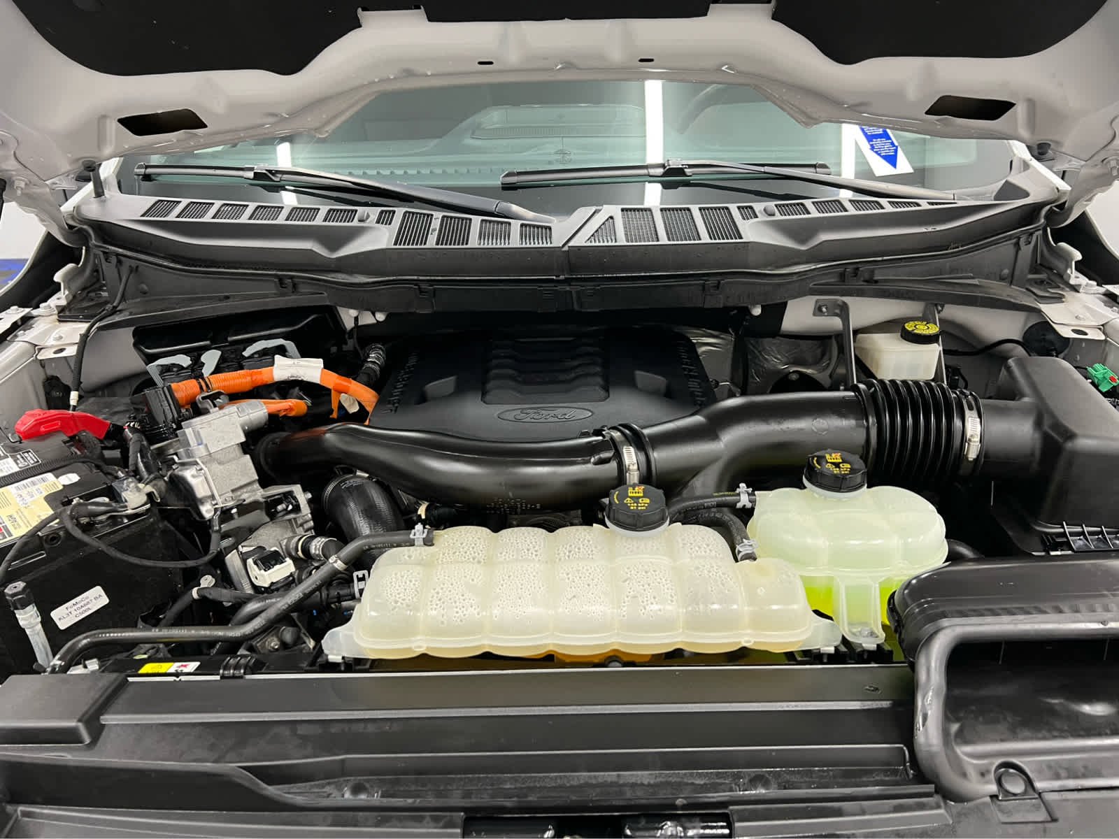 Used 2023 Avalanche Gray Ford XLT image 20