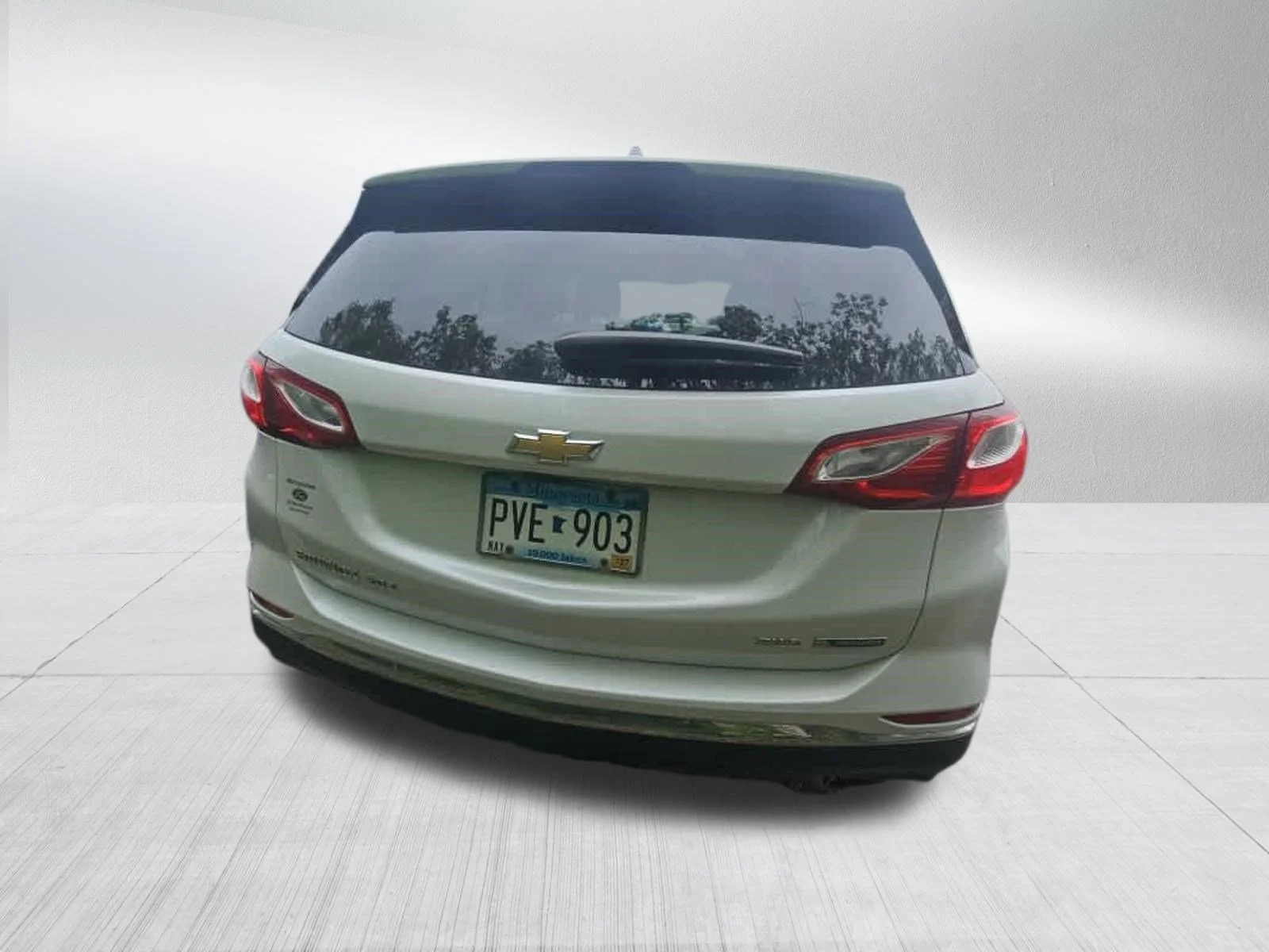 Used 2018 Iridescent Pearl Tricoat Chevrolet Premier image 5