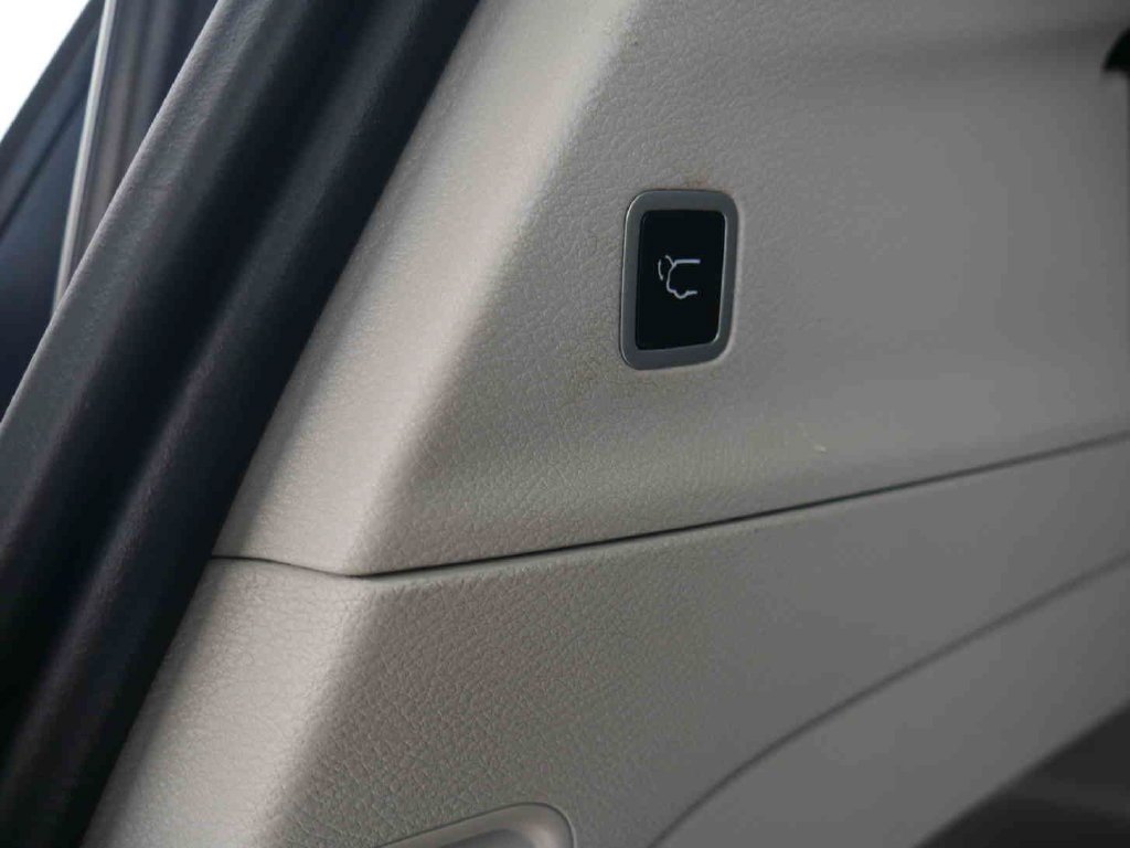 Used 2024 White Chrysler Touring L image 10