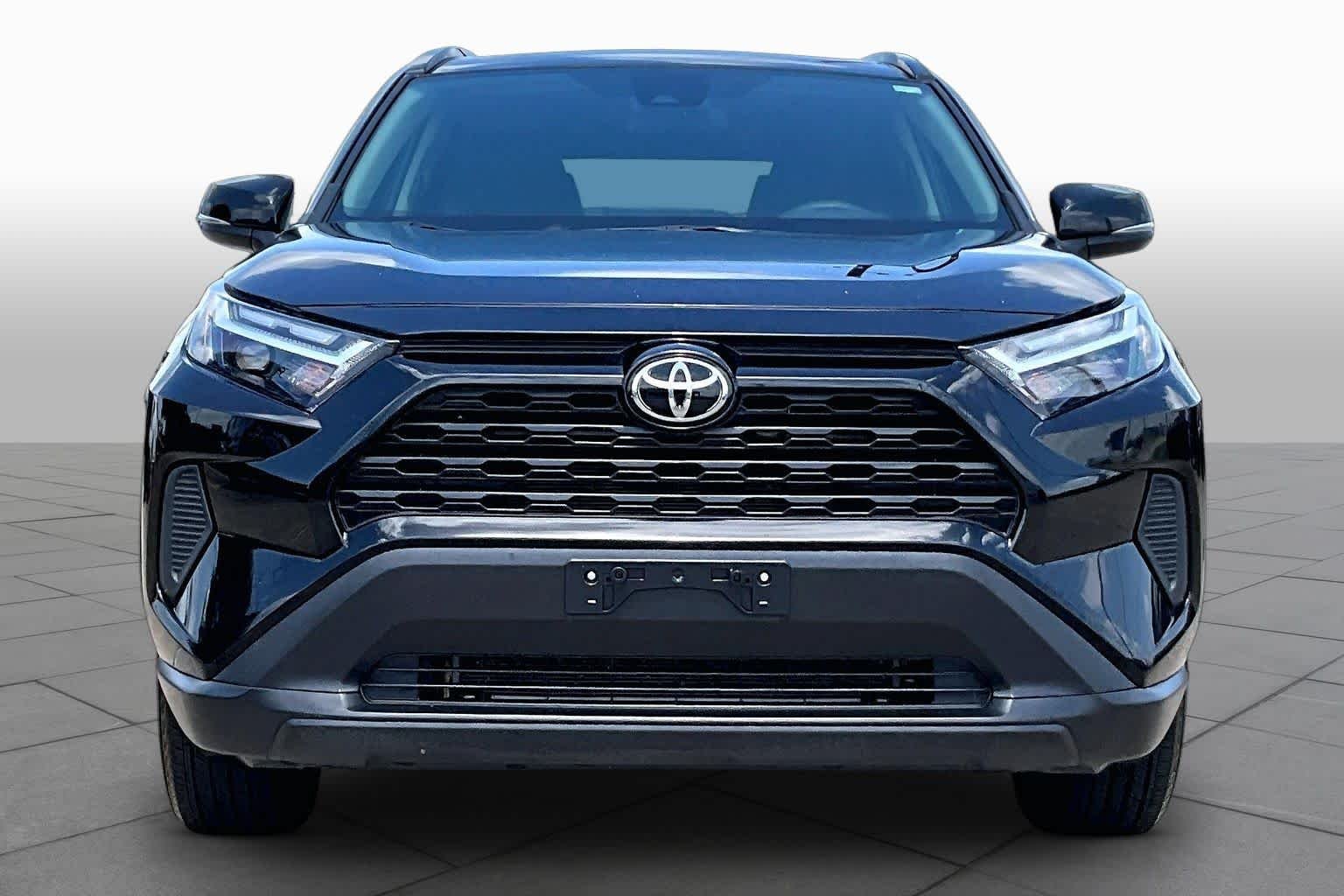 Used 2025 Midnight Black Metallic Toyota XLE image 4