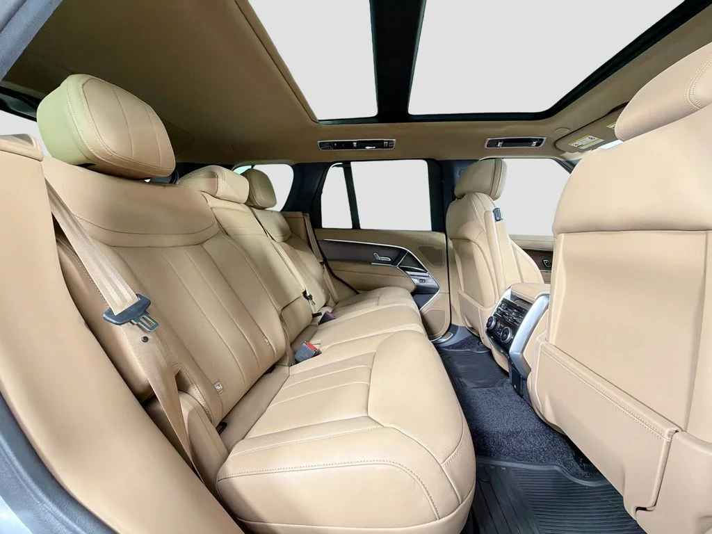 New 2026 Eiger Grey Land Rover SE image 29