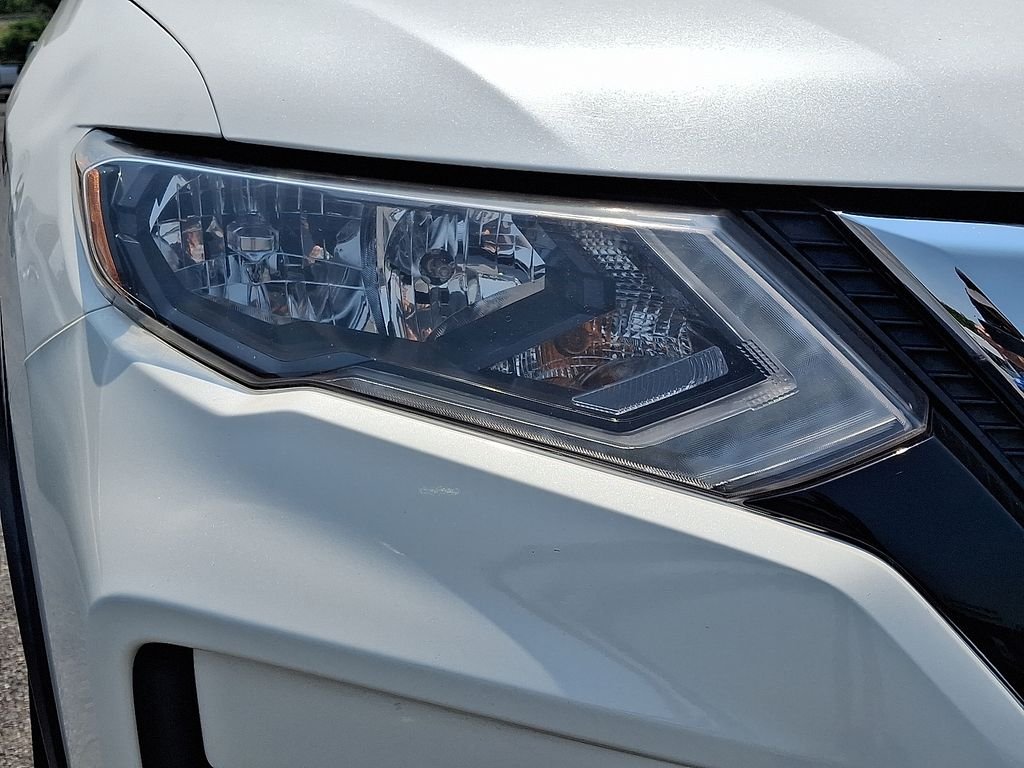 Used 2017 White Nissan SV image 8