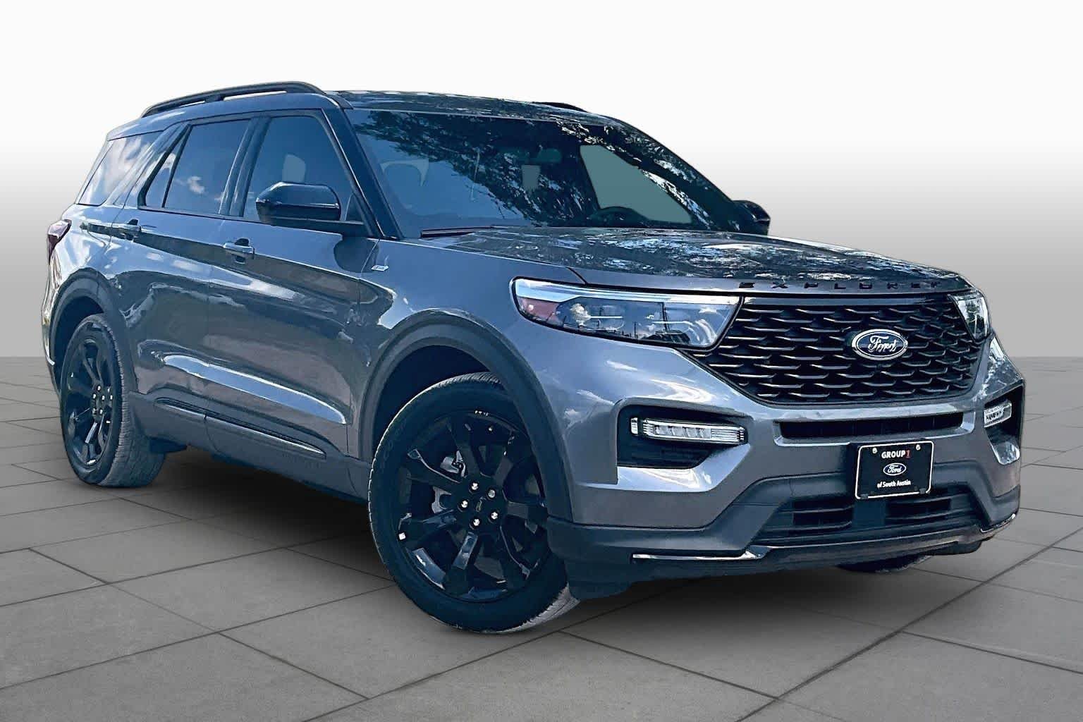 Used 2023 Carbonized Gray Metallic Ford ST-Line image 3