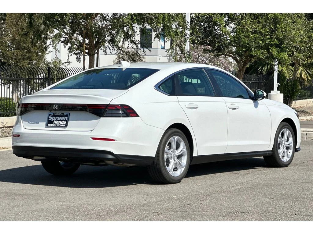New 2026 Platinum White Pearl Honda LX image 4