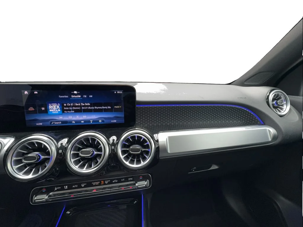 Used 2025 Black Mercedes-Benz GLB 250 image 41