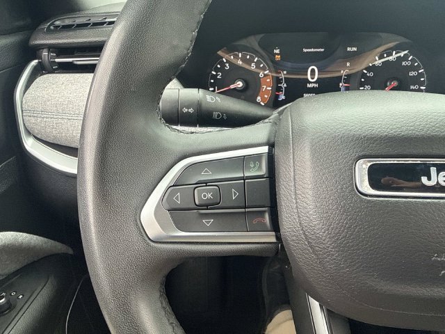 Used 2024 Bright White Clearcoat Jeep Latitude image 29