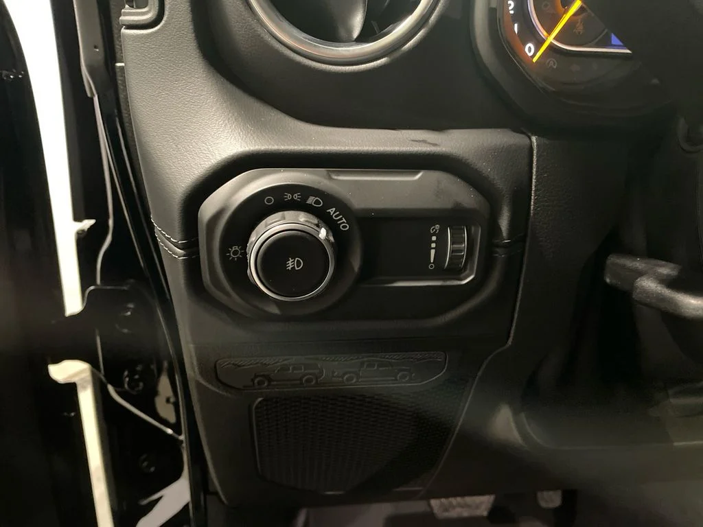 New 2026 Black Clear-Coat Exterior Paint Jeep Sahara image 18