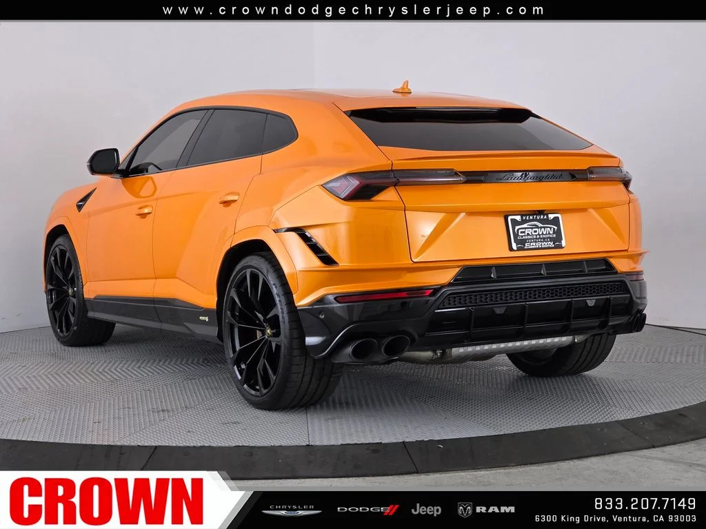 Used 2024  Lamborghini S image 5