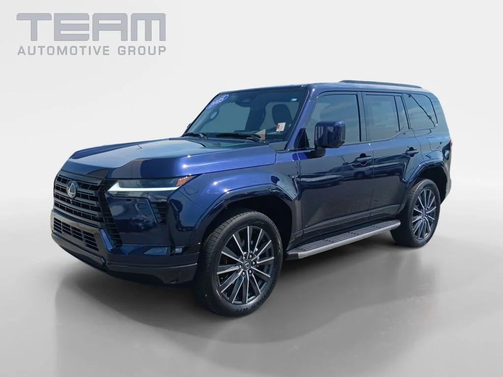 Used 2025  Lexus 550 Luxury image 3