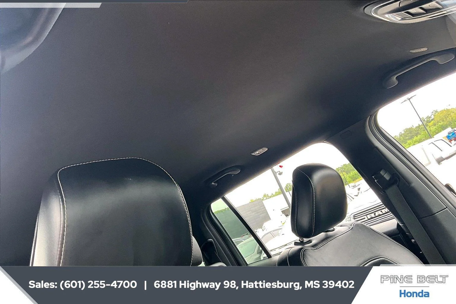 Used 2023 Diamond Black Crystal Pearlcoat Jeep Altitude image 16